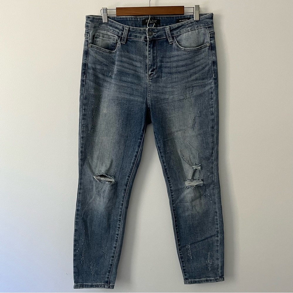 Judy Blue Relaxed Fit Splatter Distressed Blue Jeans 32